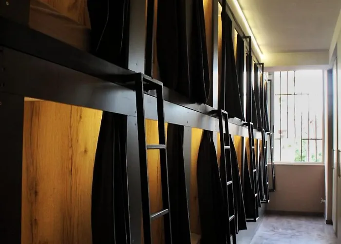Hostel 90Pods & C O Working