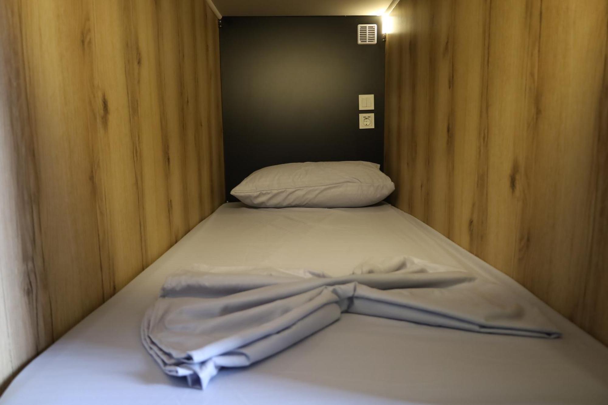 Hostel 90pods & C O Working *